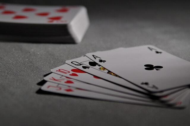 Menghitung kartu merupakan trik yang umum digunakan pada permainan blackjack